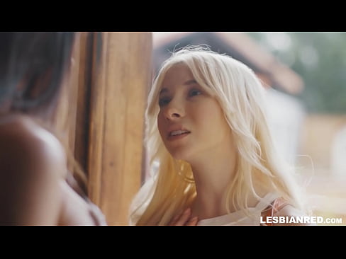 ❤️ Meisie kom 'n paar maande later by die huis en eet uiteindelik haar stiefma se poes ❤️ Harde pornografie by ons ❤